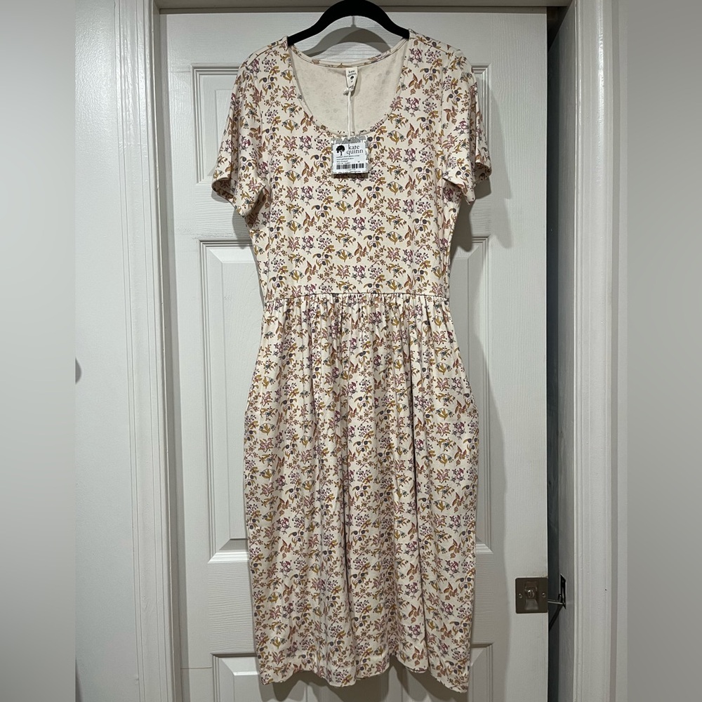 KATE QUINN | Short sleeve scoop neck dress “ditsy floral”